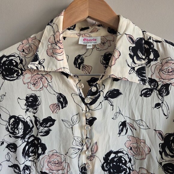 Cherie 100% silk designed in Italy button up blouse with floral design. - Picture 4 of 12